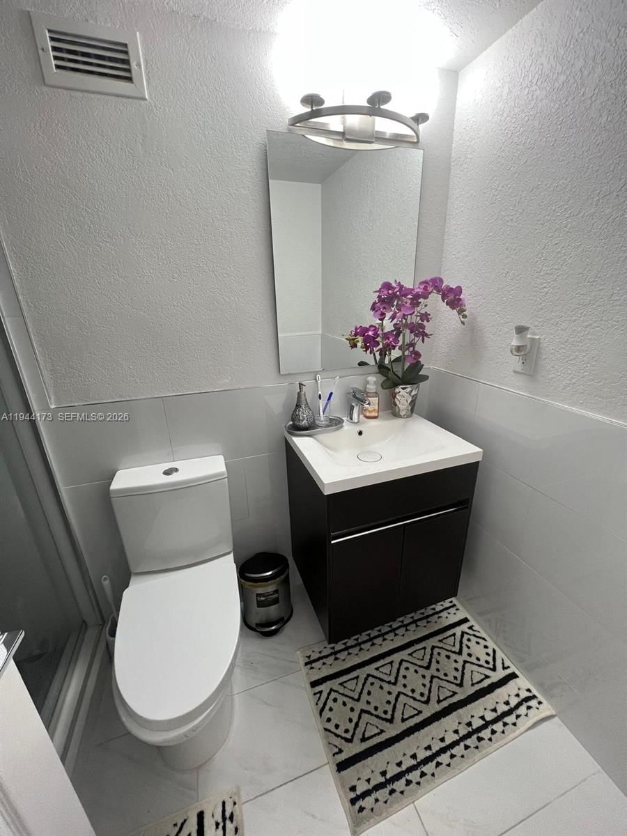Real estate property located at 2501 Ocean Dr #532, Broward, Wave Condo, Hollywood, FL