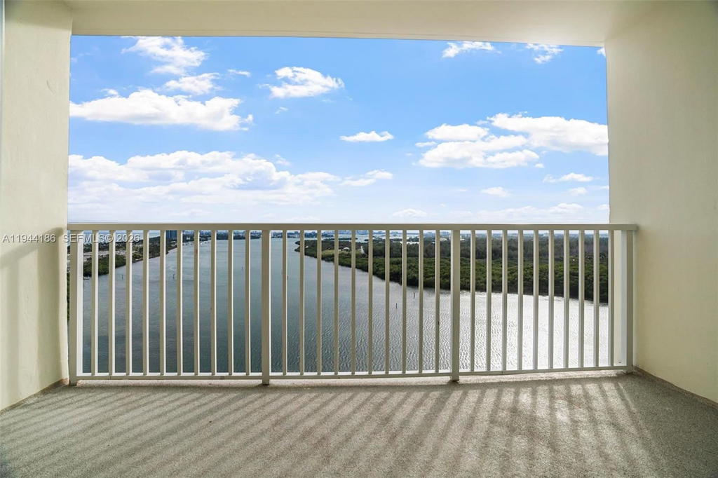 Real estate property located at 300 Bayview Dr #2108, Miami-dade, Arlen House Condo, Sunny Isles Beach, FL