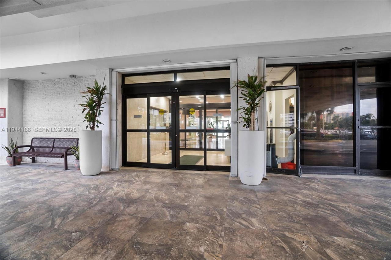 Real estate property located at 300 Bayview Dr #2108, Miami-dade, Arlen House Condo, Sunny Isles Beach, FL