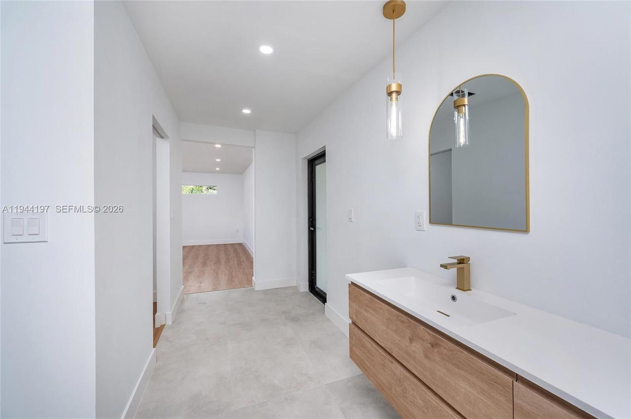 Real estate property located at 8440 27th Ter, Miami-dade, Coral Way Village Sec A P, Miami, FL