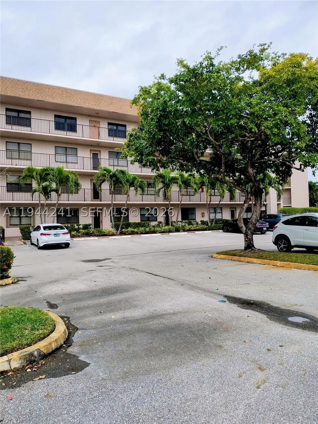 Real estate property located at 2981 Nob Hill Rd #406, Broward, Sunrise Lakes 172 Condo, Sunrise, FL