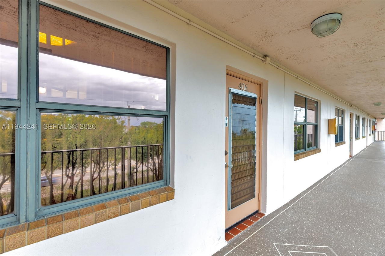 Real estate property located at 2981 Nob Hill Rd #406, Broward, Sunrise Lakes 172 Condo, Sunrise, FL