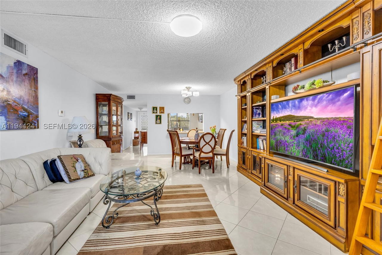 Real estate property located at 2981 Nob Hill Rd #406, Broward, Sunrise Lakes 172 Condo, Sunrise, FL