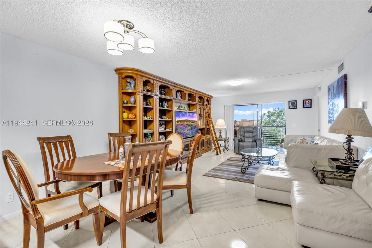 Real estate property located at 2981 Nob Hill Rd #406, Broward, Sunrise Lakes 172 Condo, Sunrise, FL