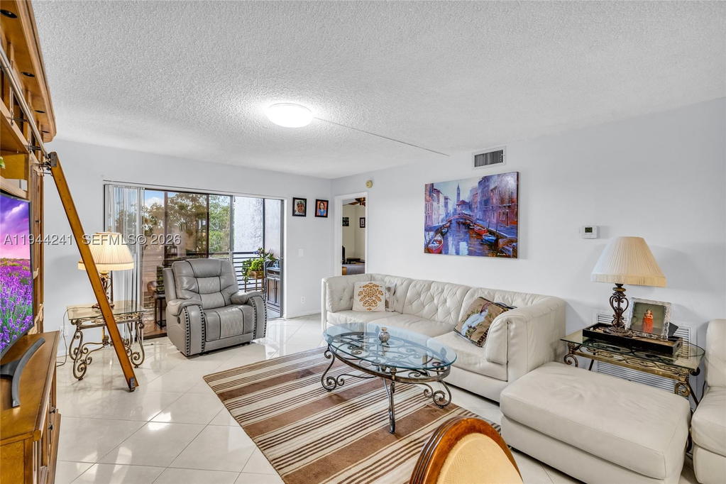 Real estate property located at 2981 Nob Hill Rd #406, Broward, Sunrise Lakes 172 Condo, Sunrise, FL
