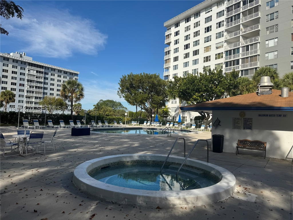 Real estate property located at 3800 Hillcrest Dr #1222, Broward, Hillcrest East No 25 Cond, Hollywood, FL