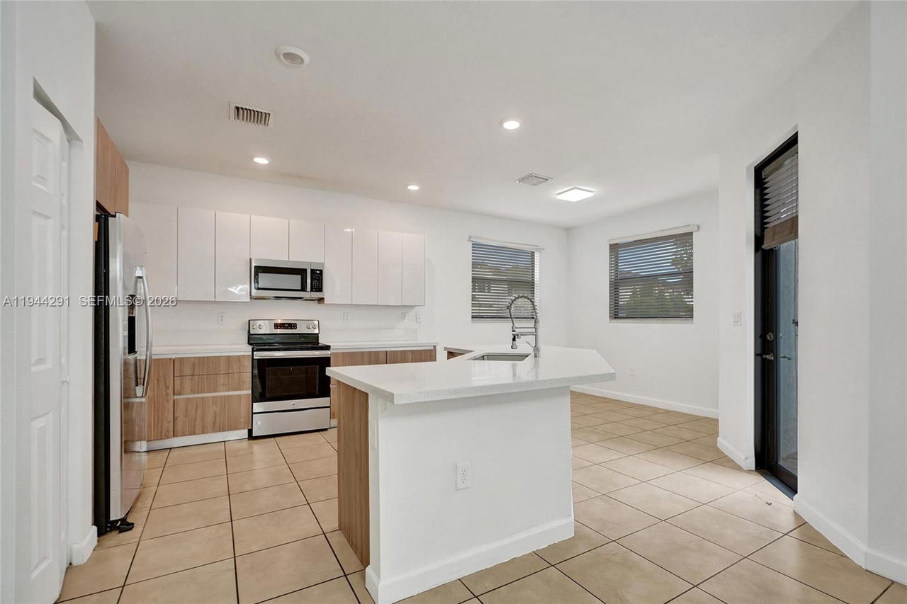 Real estate property located at 3504 94th St, Miami-dade, Bonterra, Hialeah, FL