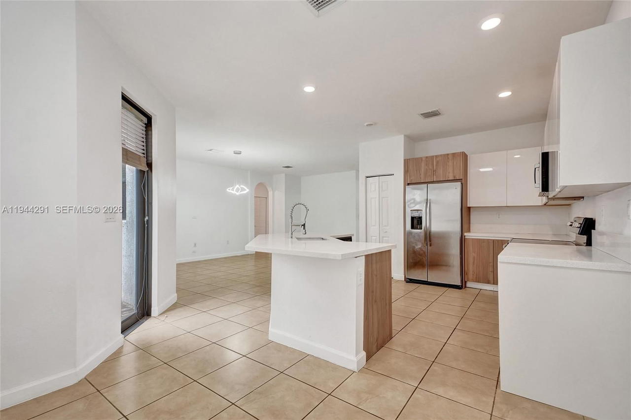 Real estate property located at 3504 94th St, Miami-dade, Bonterra, Hialeah, FL