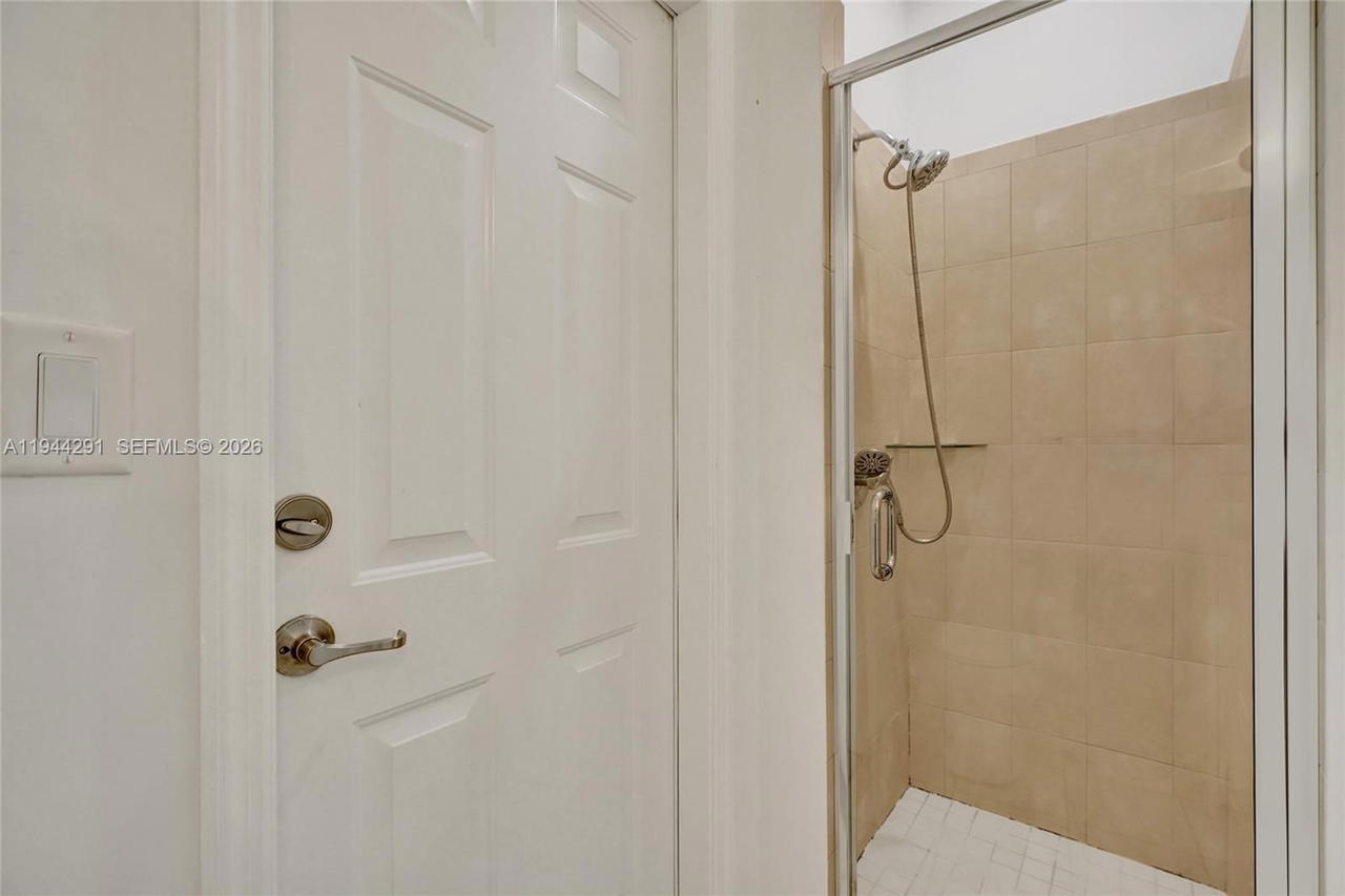 Real estate property located at 3504 94th St, Miami-dade, Bonterra, Hialeah, FL