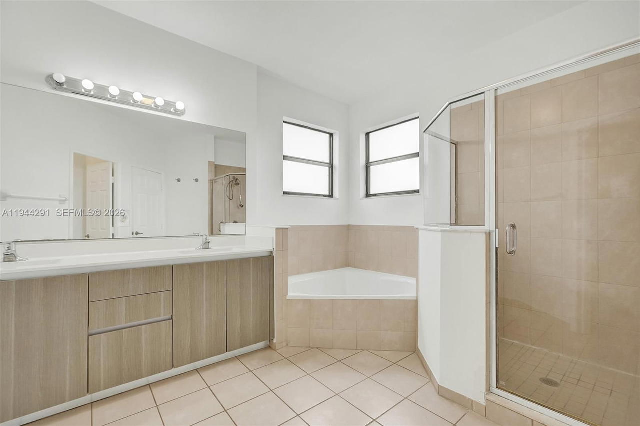 Real estate property located at 3504 94th St, Miami-dade, Bonterra, Hialeah, FL
