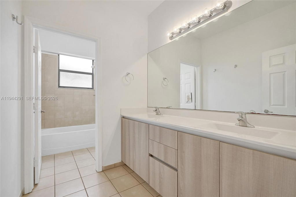 Real estate property located at 3504 94th St, Miami-dade, Bonterra, Hialeah, FL