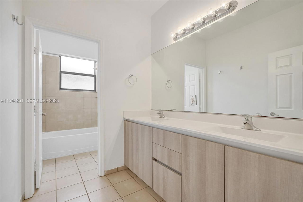 Real estate property located at 3504 94th St, Miami-dade, Bonterra, Hialeah, FL