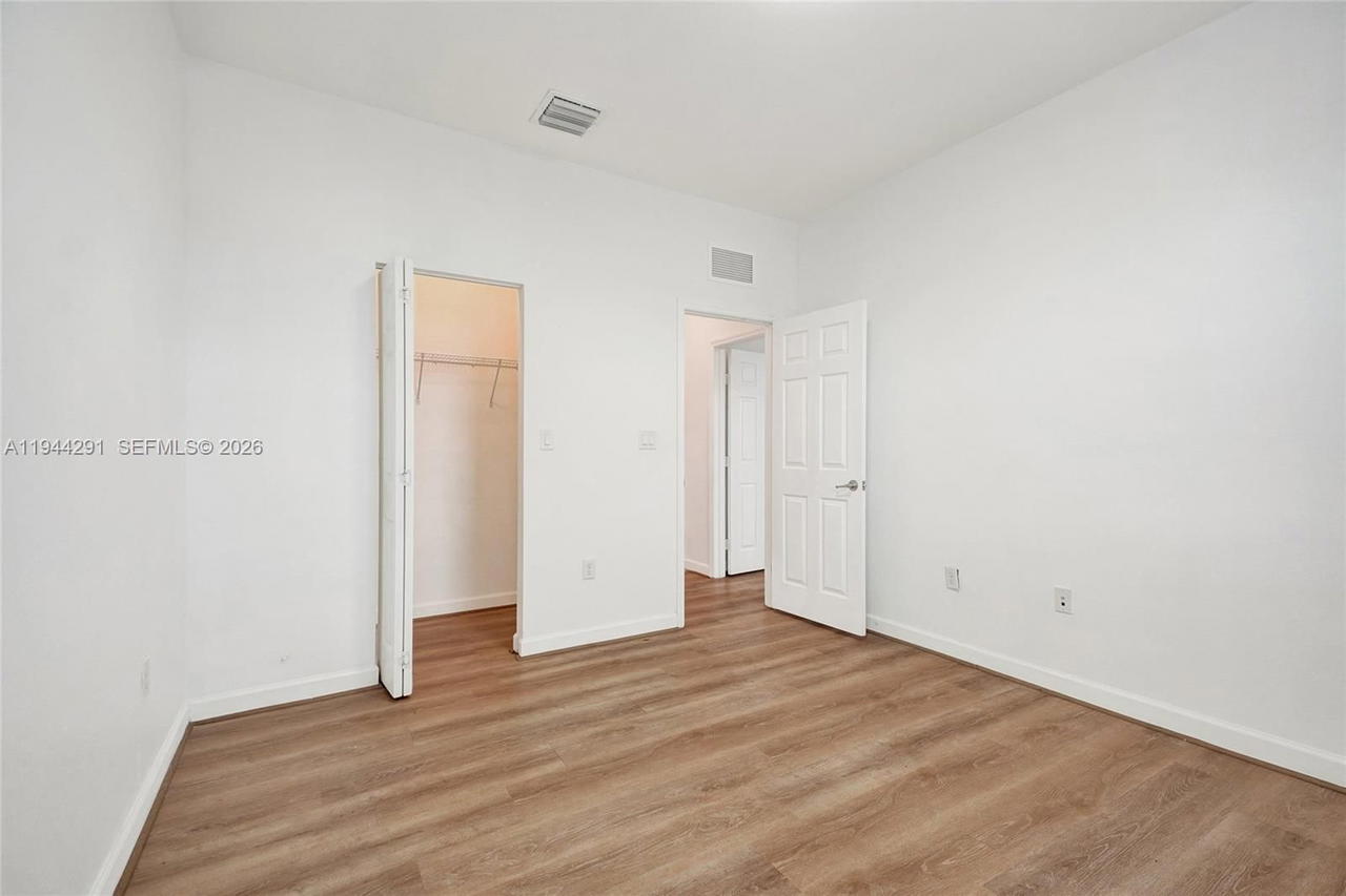 Real estate property located at 3504 94th St, Miami-dade, Bonterra, Hialeah, FL