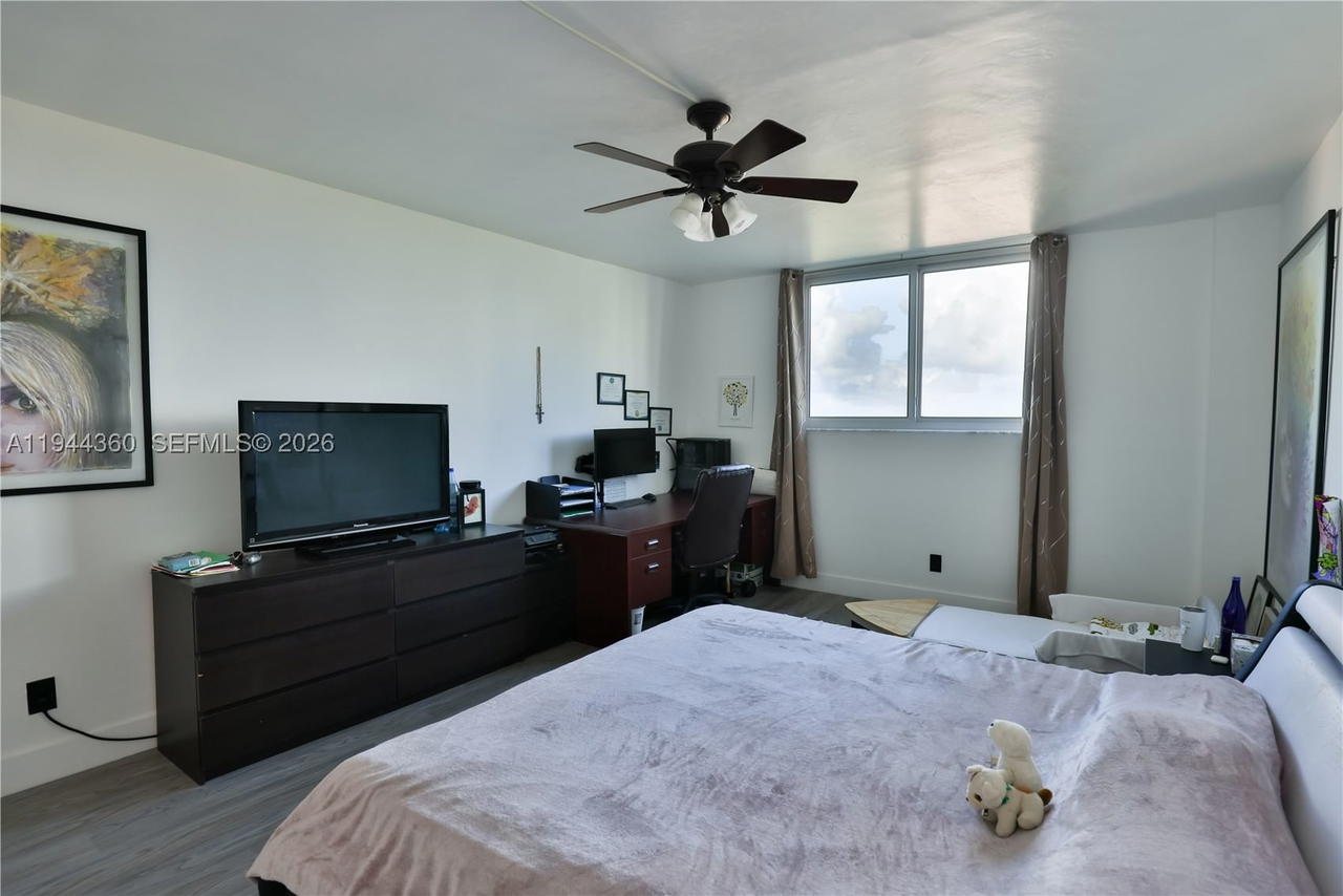 Real estate property located at 19380 Collins Ave #726, Miami-dade, Oceanview Building B Cond, Sunny Isles Beach, FL