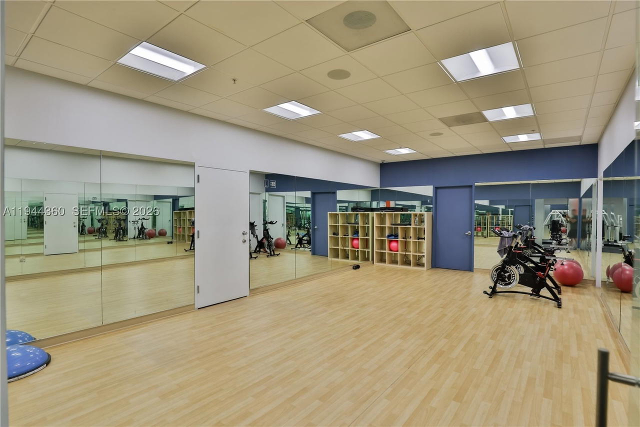 Real estate property located at 19380 Collins Ave #726, Miami-dade, Oceanview Building B Cond, Sunny Isles Beach, FL