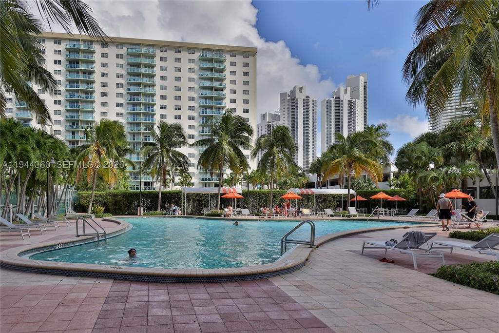 Real estate property located at 19380 Collins Ave #726, Miami-dade, Oceanview Building B Cond, Sunny Isles Beach, FL