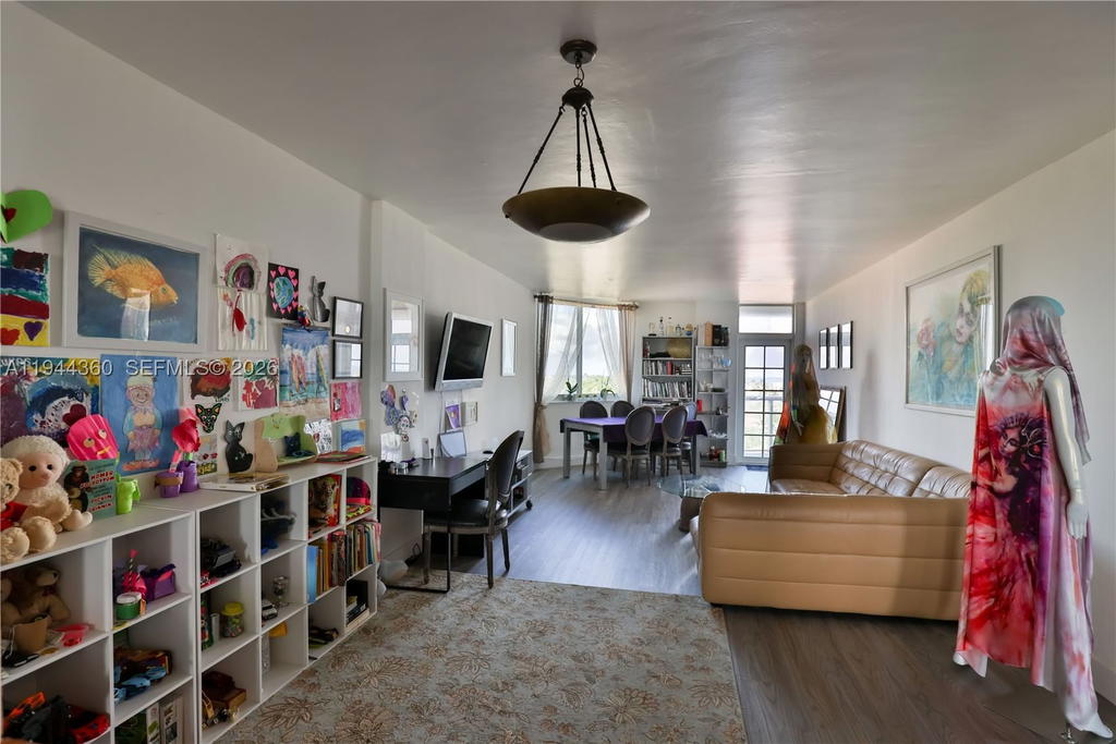 Real estate property located at 19380 Collins Ave #726, Miami-dade, Oceanview Building B Cond, Sunny Isles Beach, FL