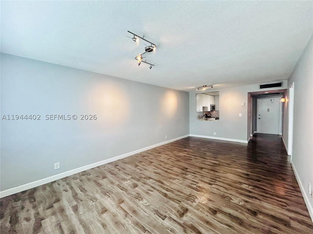 Real estate property located at 2300 Park Ln #201, Broward, Sheridan Lakes Condo Apts, Hollywood, FL