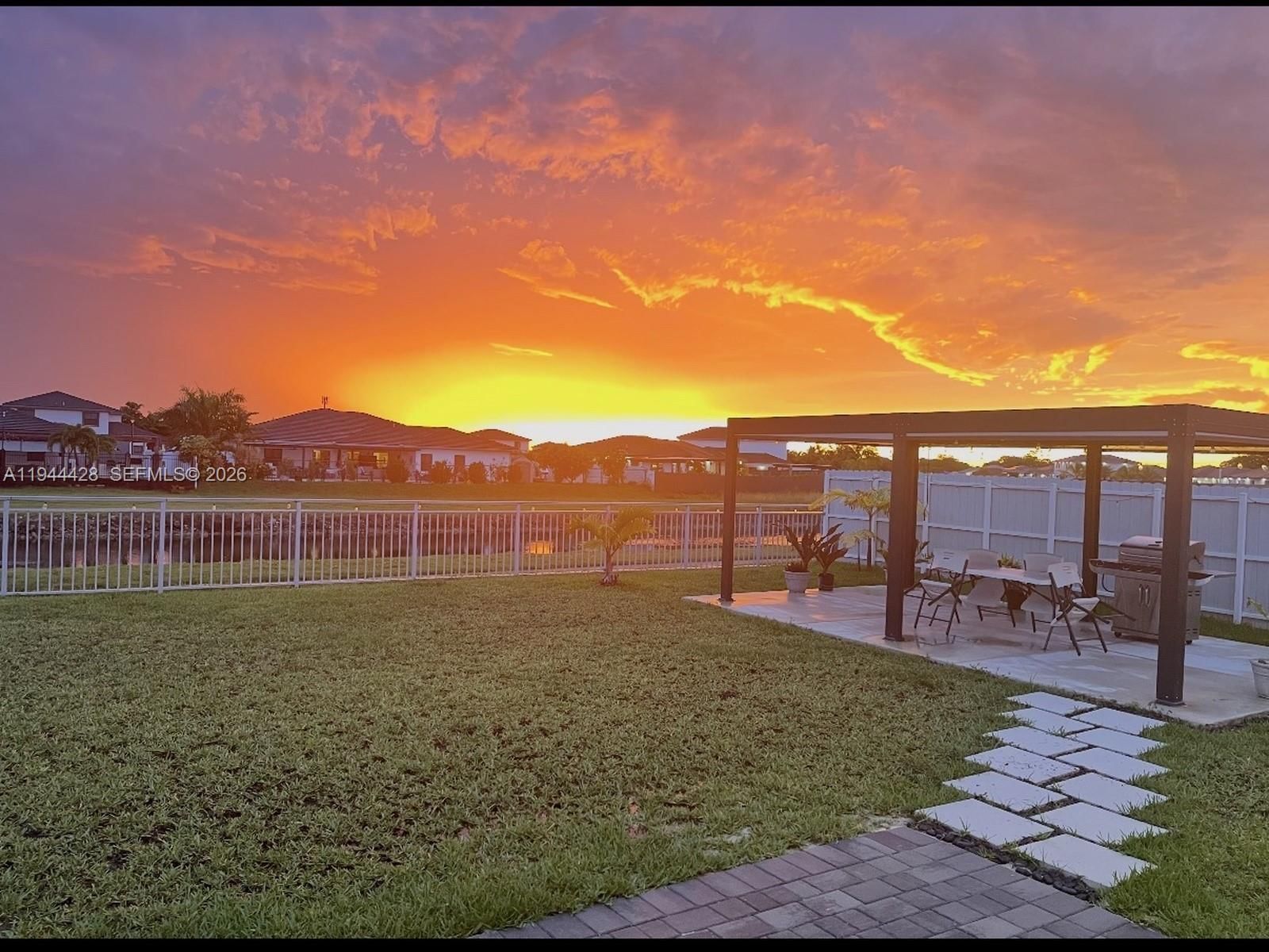 Real estate property located at 19080 133RD CT, Miami-dade, Valencia Acres, Miami, FL