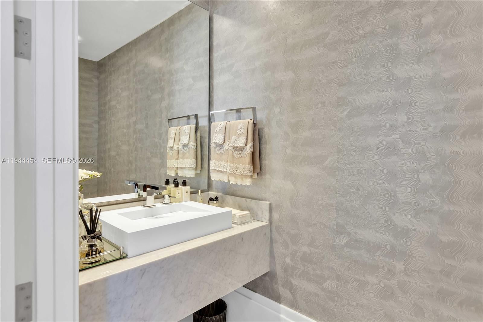Real estate property located at 18555 Collins Ave #4601, Miami-dade, 18555 Collins Avenue Cond, Sunny Isles Beach, FL
