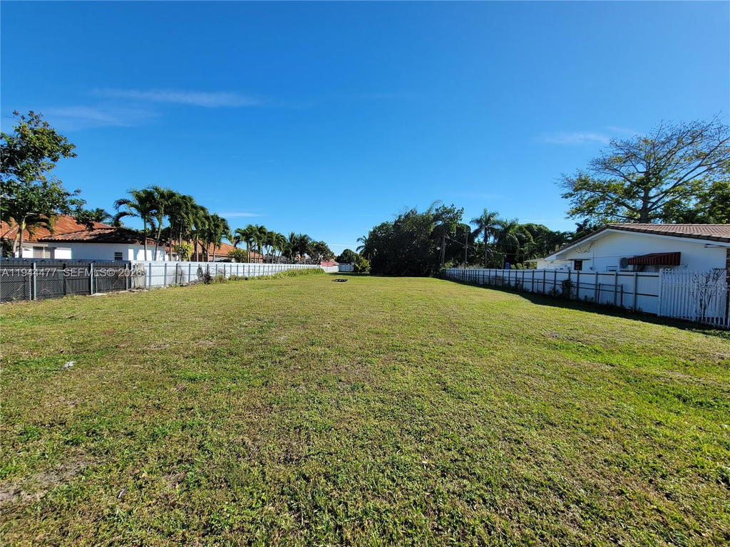 Real estate property located at 3895 2nd Ave, Miami-dade, Sub Of Pb 7-113, Hialeah, FL