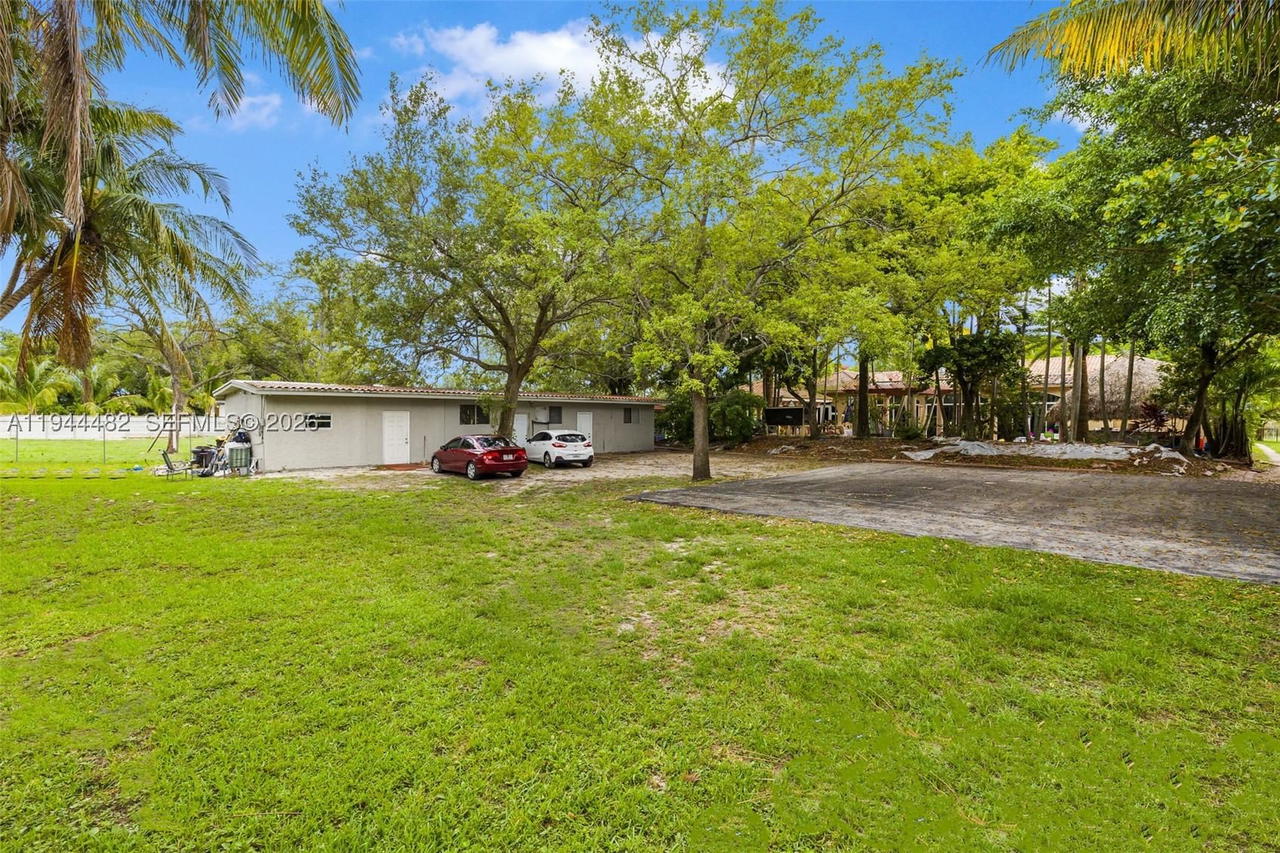 Real estate property located at 7761 122nd Ave, Miami-dade, 2300 Estates - 1 Acre, Miami, FL