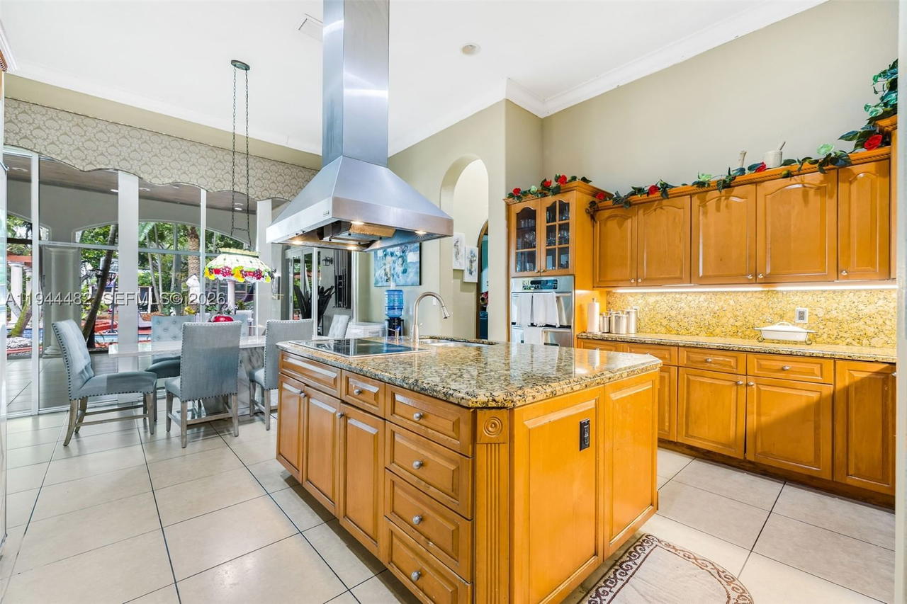 Real estate property located at 7761 122nd Ave, Miami-dade, 2300 Estates - 1 Acre, Miami, FL