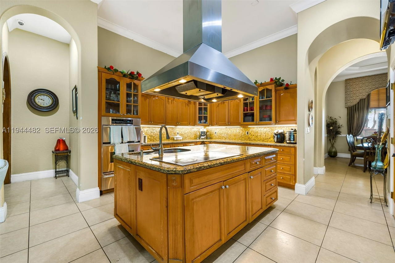 Real estate property located at 7761 122nd Ave, Miami-dade, 2300 Estates - 1 Acre, Miami, FL