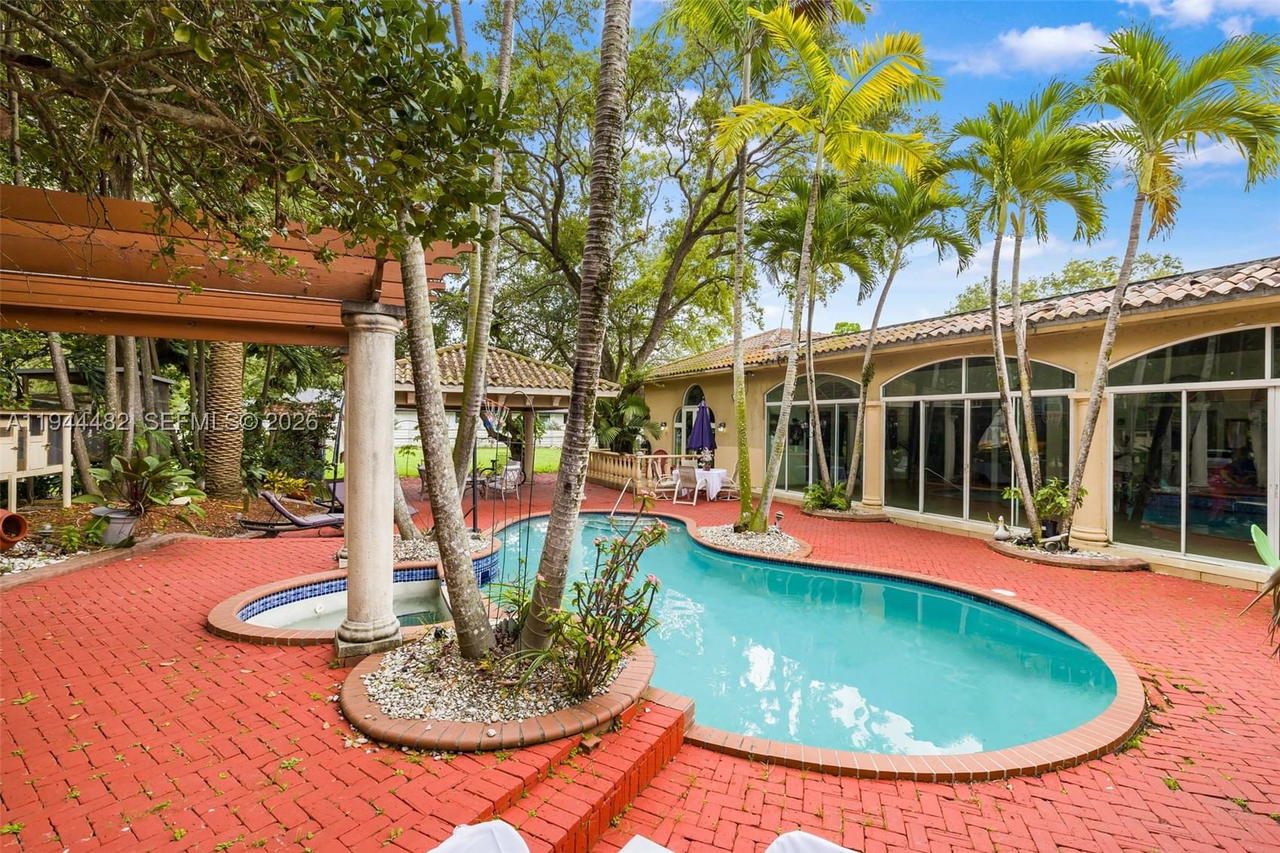 Real estate property located at 7761 122nd Ave, Miami-dade, 2300 Estates - 1 Acre, Miami, FL