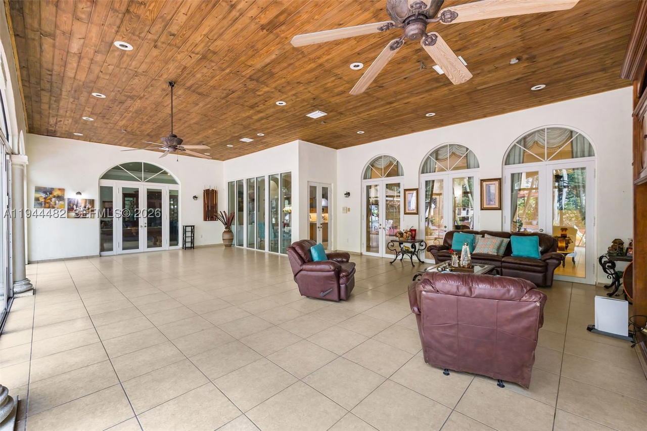 Real estate property located at 7761 122nd Ave, Miami-dade, 2300 Estates - 1 Acre, Miami, FL