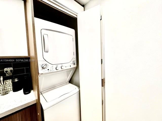Real estate property located at 600 36th St #1220, Miami-dade, Charter Club Condo, Miami, FL