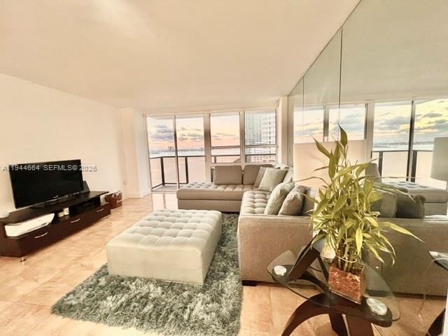 Real estate property located at 600 36th St #1220, Miami-dade, Charter Club Condo, Miami, FL