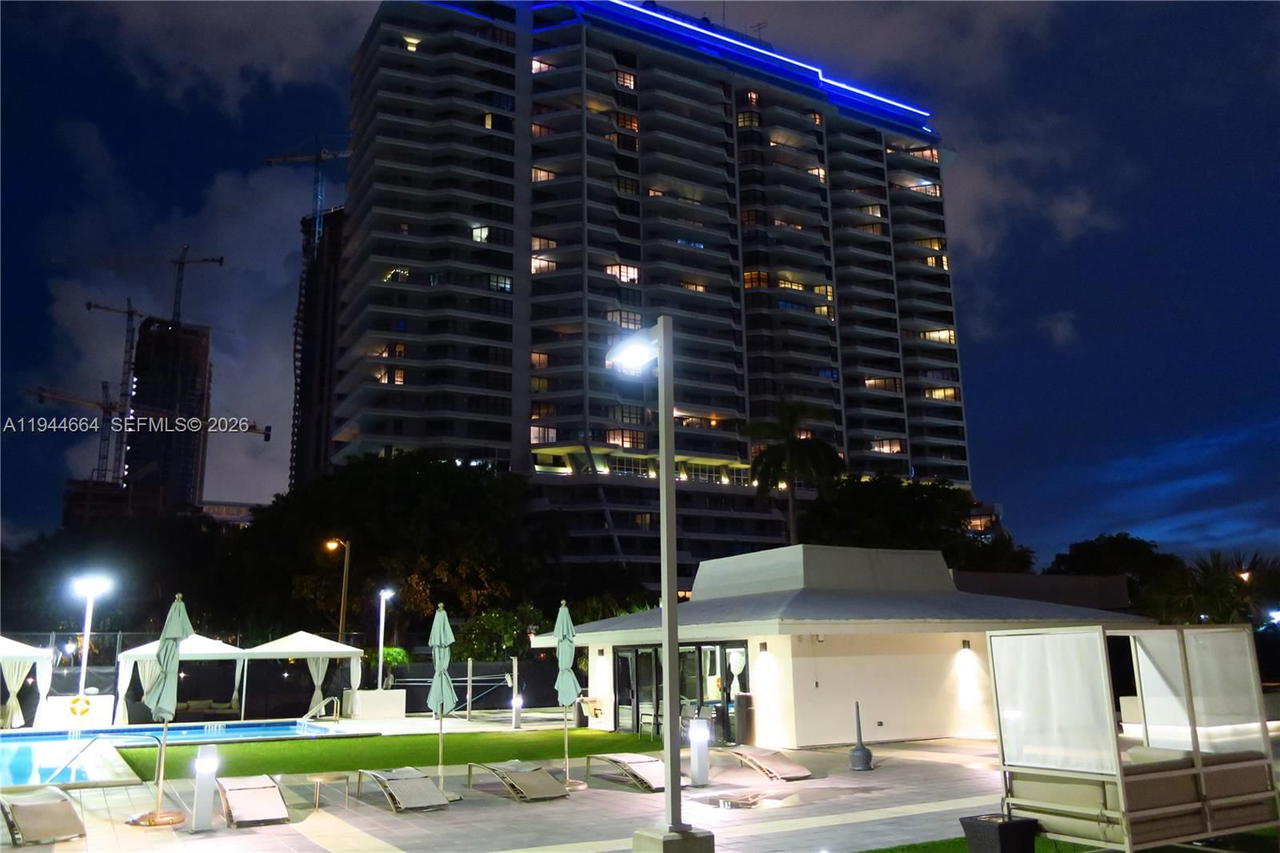 Real estate property located at 600 36th St #1220, Miami-dade, Charter Club Condo, Miami, FL