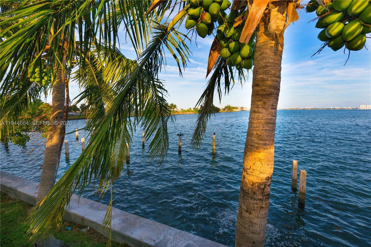 Real estate property located at 600 36th St #1220, Miami-dade, Charter Club Condo, Miami, FL