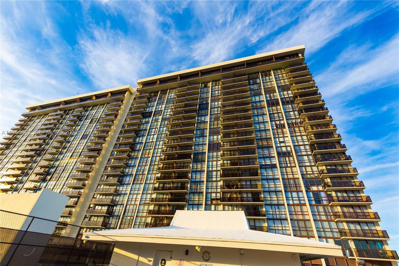 Real estate property located at 600 36th St #1220, Miami-dade, Charter Club Condo, Miami, FL