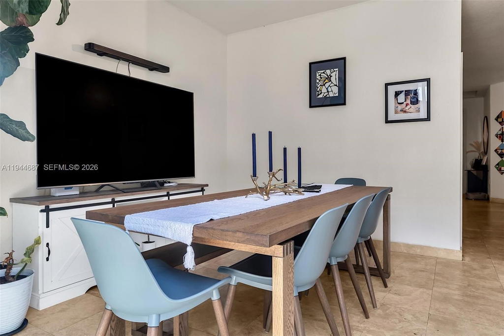 Real estate property located at 7713 114th Path, Miami-dade, Doral Isles North Sec Two, Doral, FL