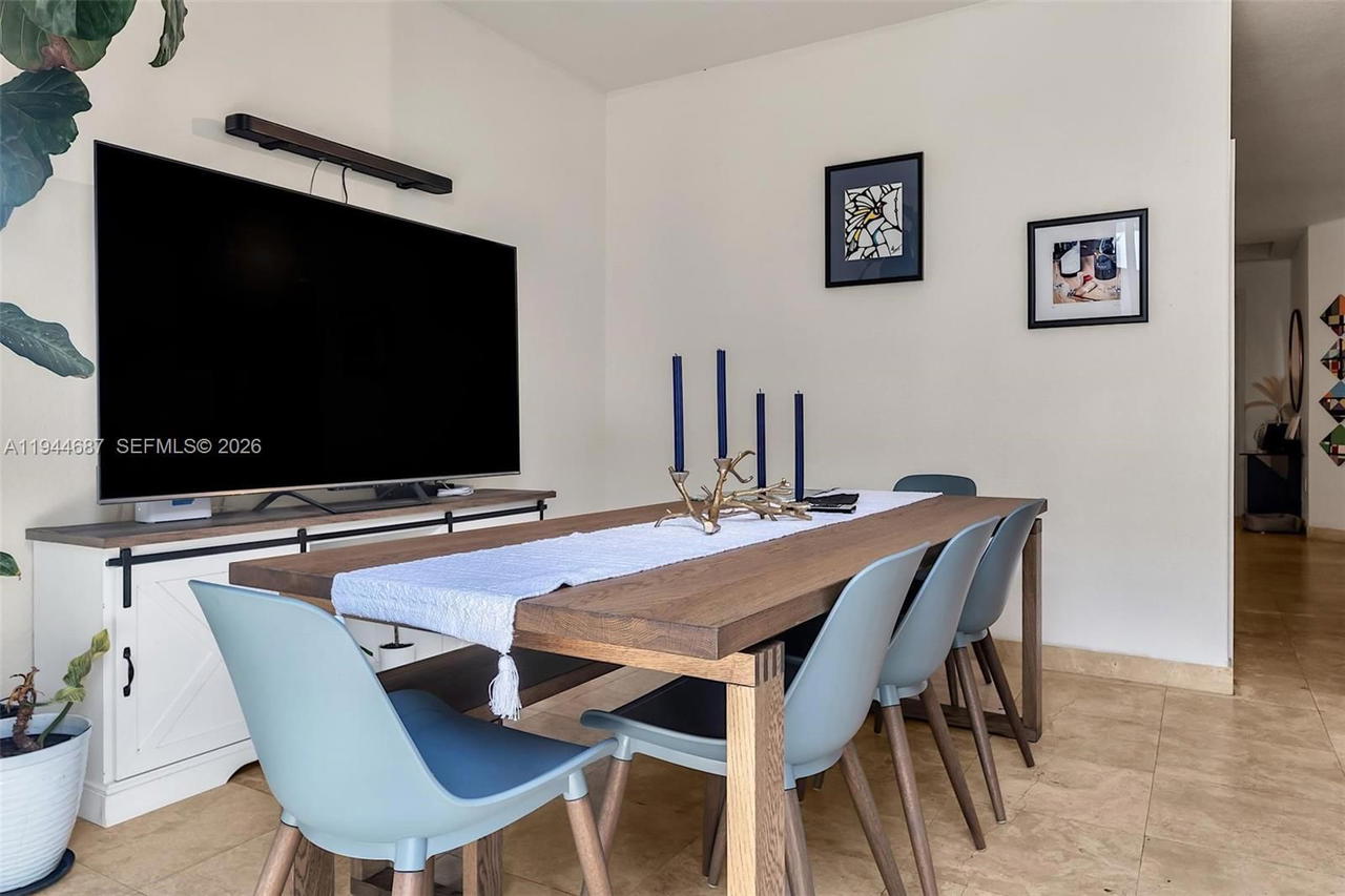 Real estate property located at 7713 114th Path, Miami-dade, Doral Isles North Sec Two, Doral, FL