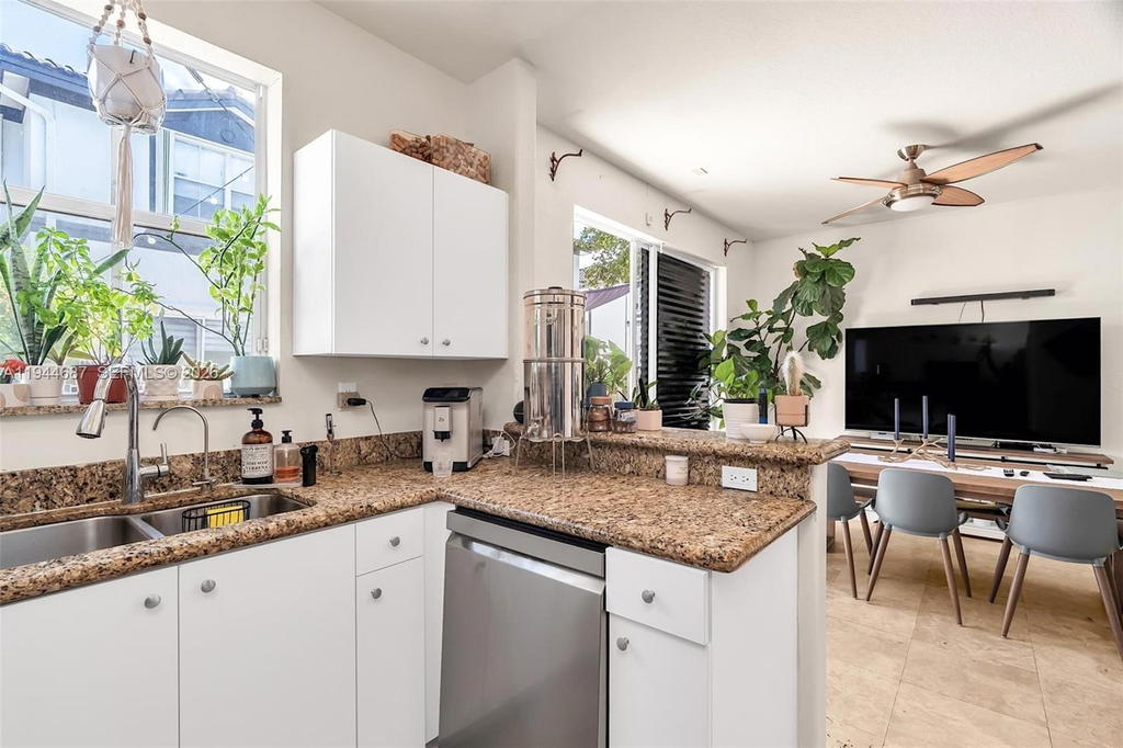Real estate property located at 7713 114th Path, Miami-dade, Doral Isles North Sec Two, Doral, FL