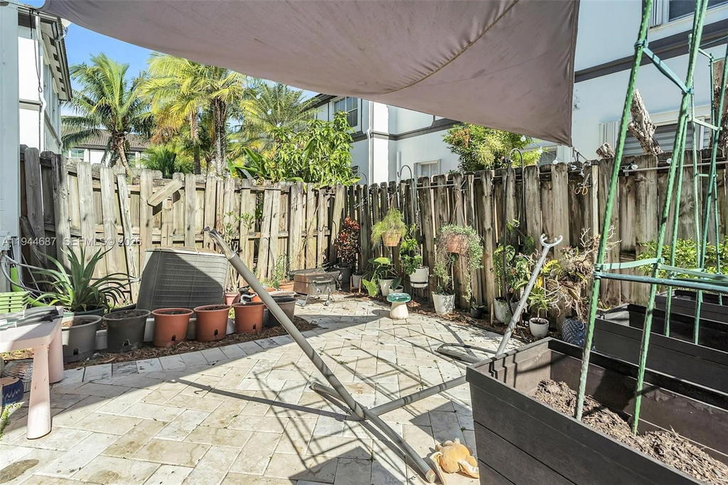 Real estate property located at 7713 114th Path, Miami-dade, Doral Isles North Sec Two, Doral, FL