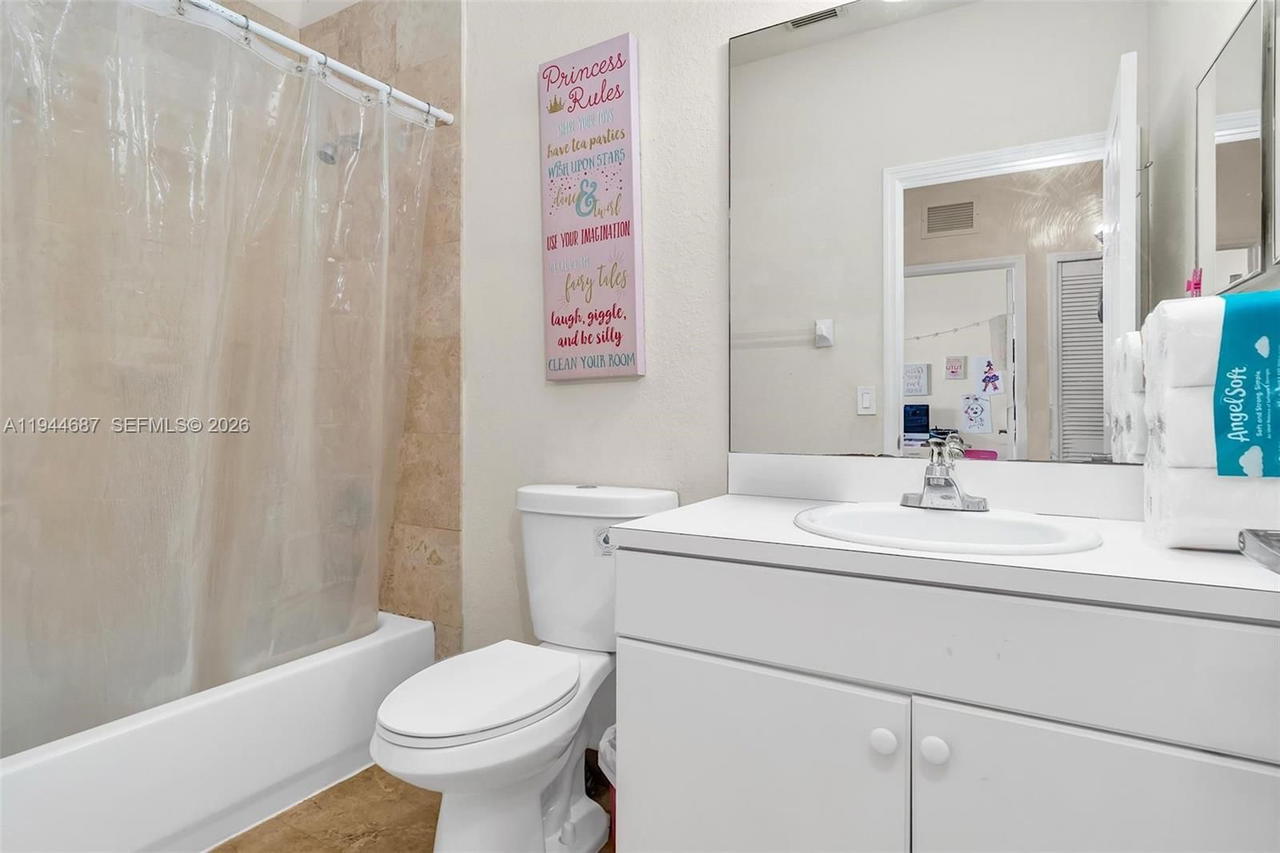 Real estate property located at 7713 114th Path, Miami-dade, Doral Isles North Sec Two, Doral, FL