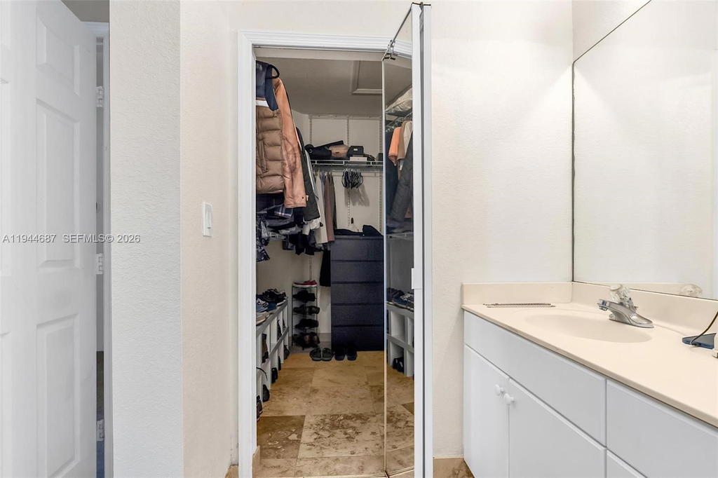 Real estate property located at 7713 114th Path, Miami-dade, Doral Isles North Sec Two, Doral, FL