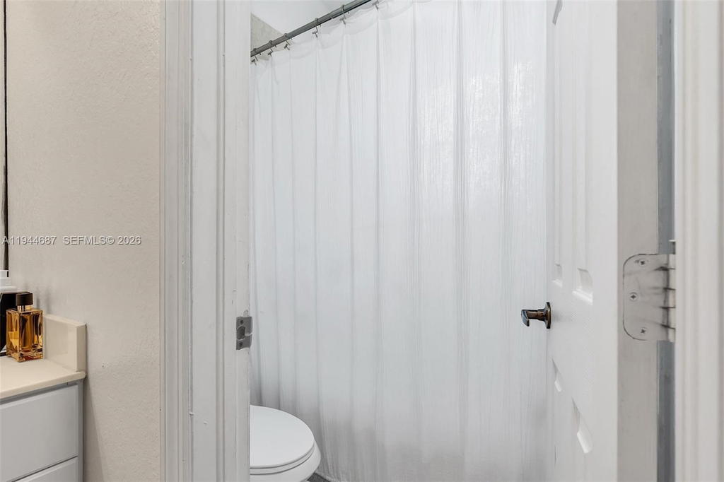 Real estate property located at 7713 114th Path, Miami-dade, Doral Isles North Sec Two, Doral, FL
