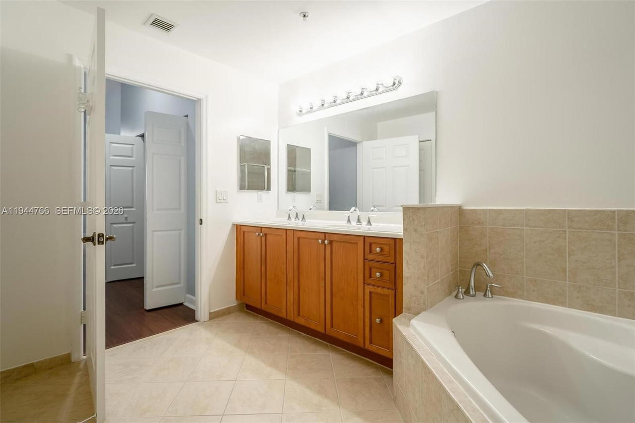 Real estate property located at 8395 73rd Ave #314, Miami-dade, Colonnade At Dadeland Sw, Miami, FL