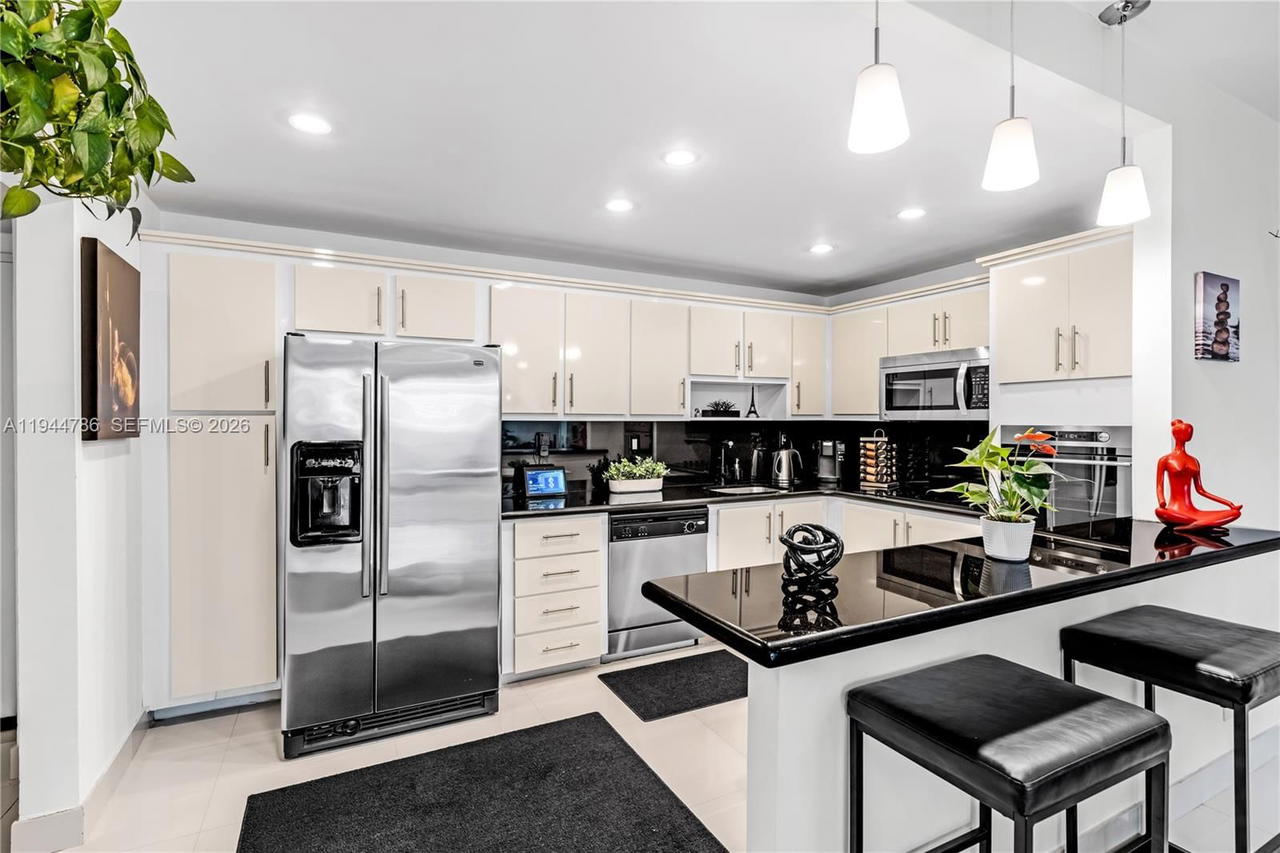 Real estate property located at 19380 Collins Ave #307, Miami-dade, Oceanview Building B Cond, Sunny Isles Beach, FL