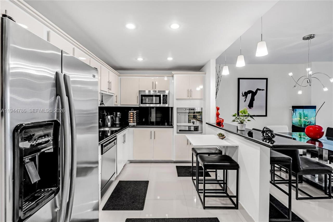 Real estate property located at 19380 Collins Ave #307, Miami-dade, Oceanview Building B Cond, Sunny Isles Beach, FL