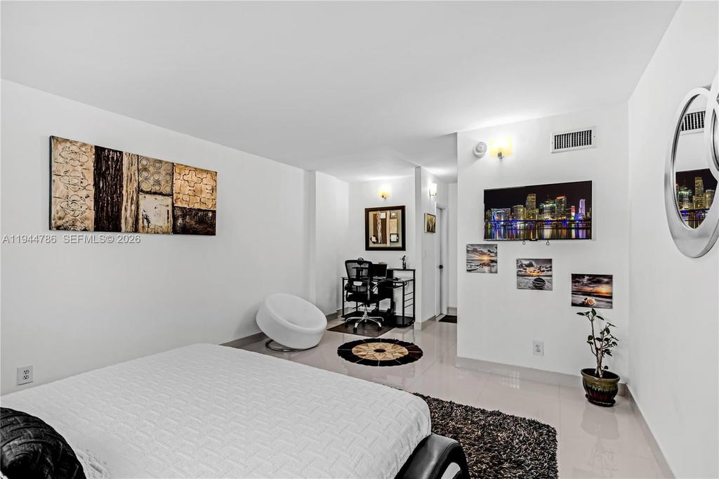 Real estate property located at 19380 Collins Ave #307, Miami-dade, Oceanview Building B Cond, Sunny Isles Beach, FL