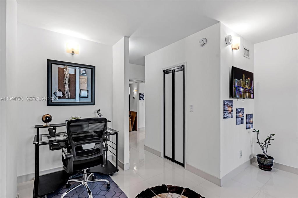 Real estate property located at 19380 Collins Ave #307, Miami-dade, Oceanview Building B Cond, Sunny Isles Beach, FL