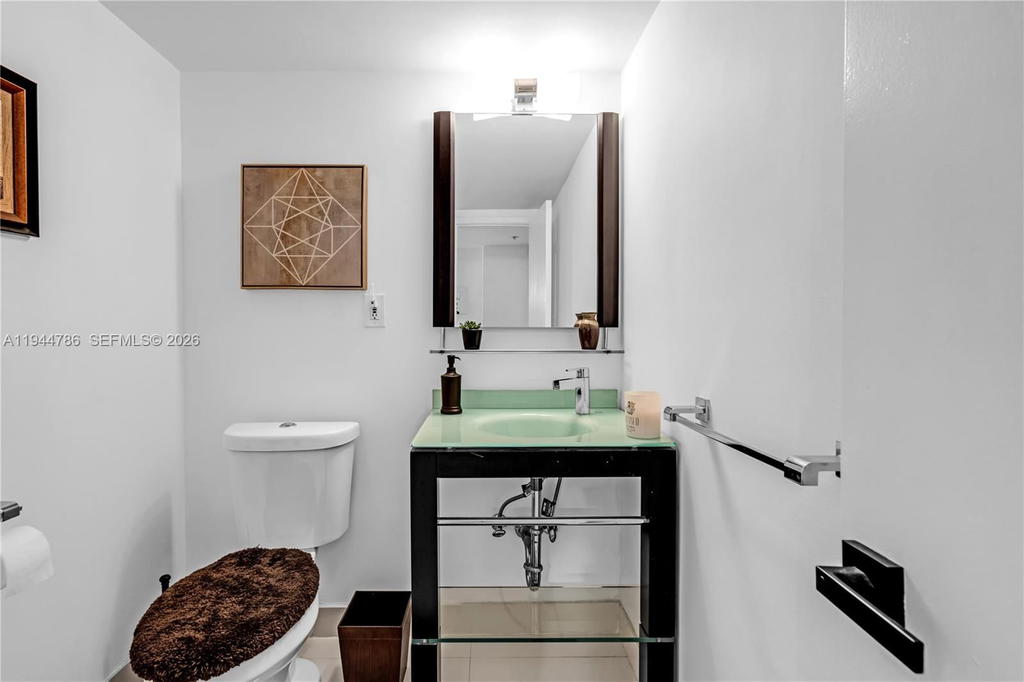 Real estate property located at 19380 Collins Ave #307, Miami-dade, Oceanview Building B Cond, Sunny Isles Beach, FL