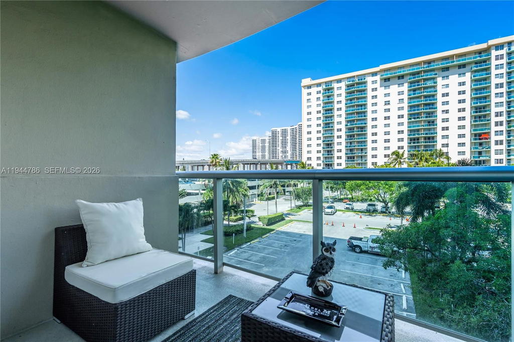 Real estate property located at 19380 Collins Ave #307, Miami-dade, Oceanview Building B Cond, Sunny Isles Beach, FL