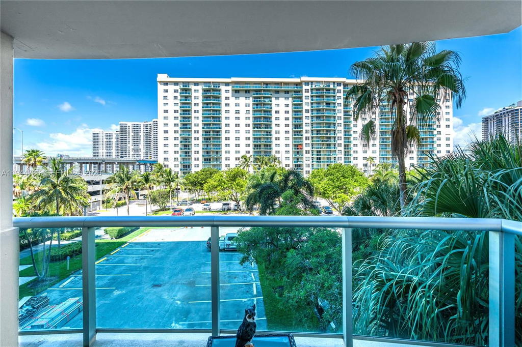 Real estate property located at 19380 Collins Ave #307, Miami-dade, Oceanview Building B Cond, Sunny Isles Beach, FL